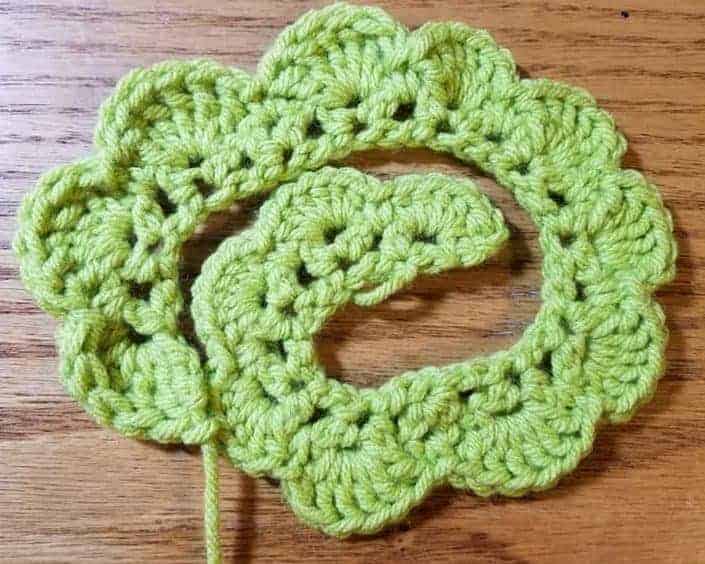 free crochet eyeball rose pattern | Hooked by Kati
