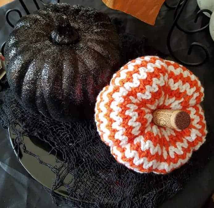 rick rack pumpkin crochet pattern | hooked by kati