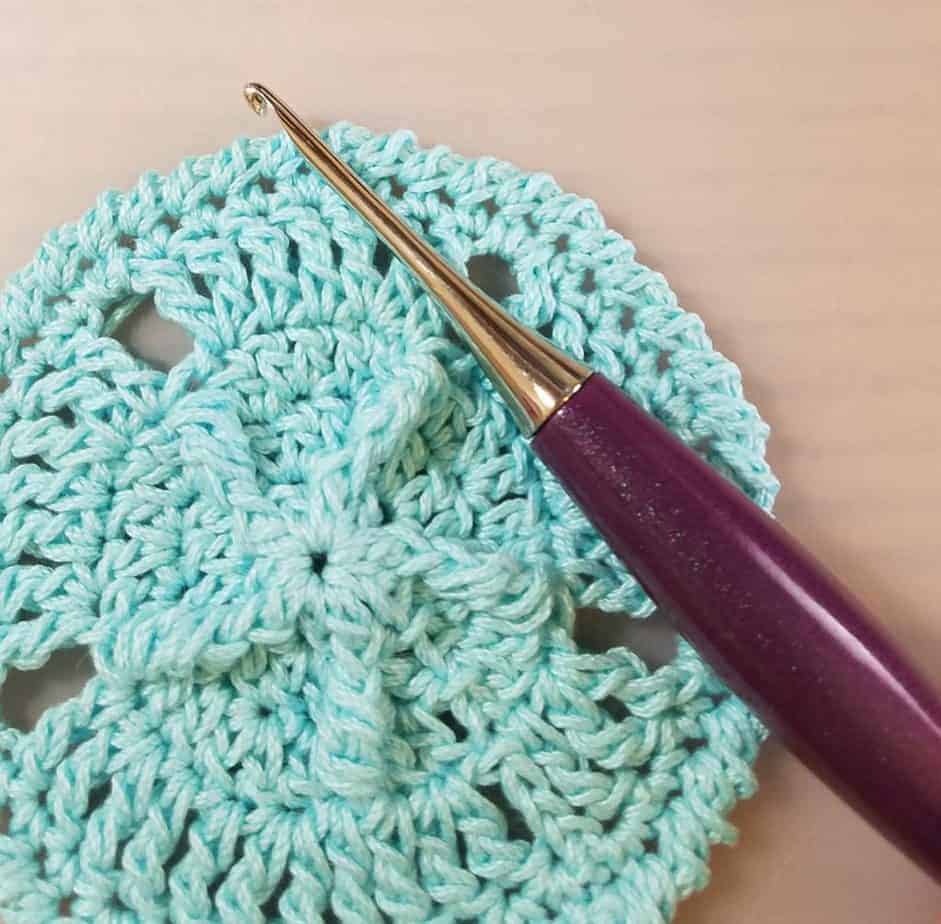 sand dollar coasters free crochet pattern and video tutorial