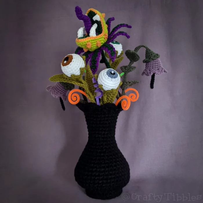 halloween decor crochet bouguet with vase pattern